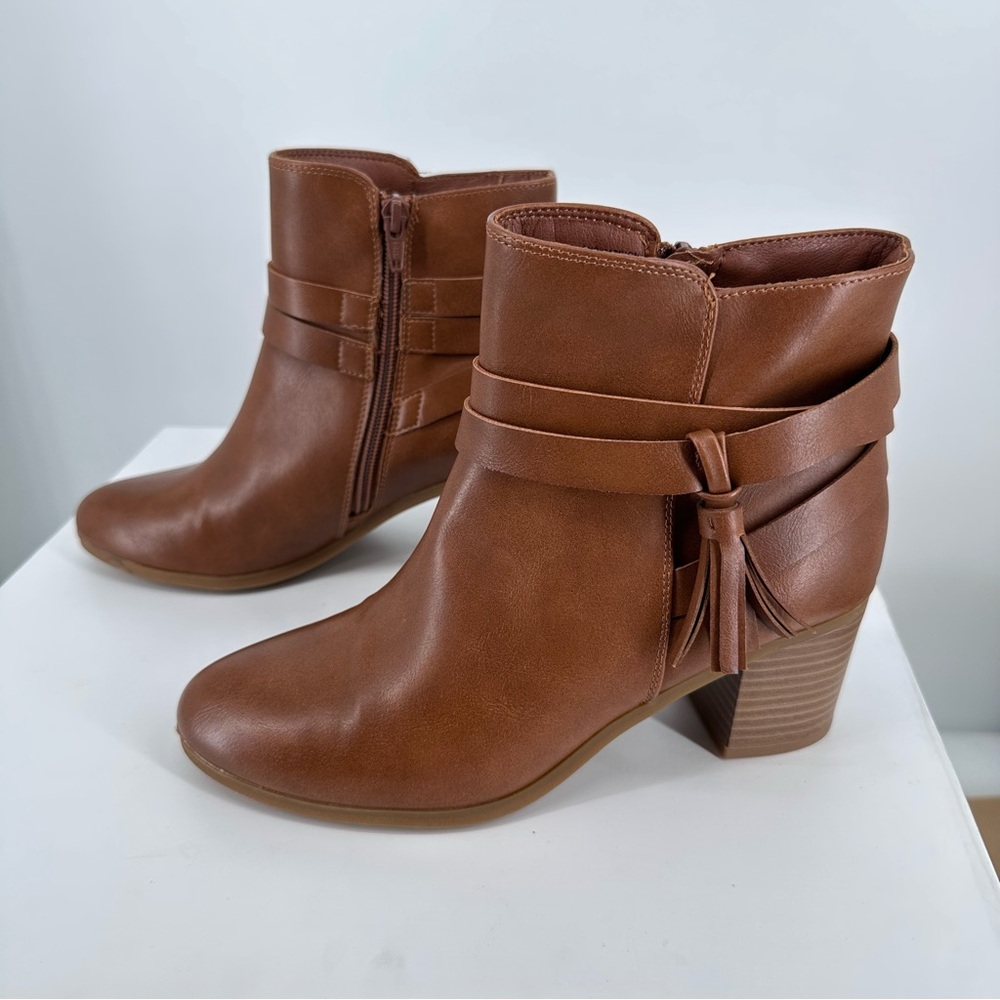 Style & Co Catrionaa Brown Faux Leather Dress Ankle Booties size 8 Tassel Zip Up